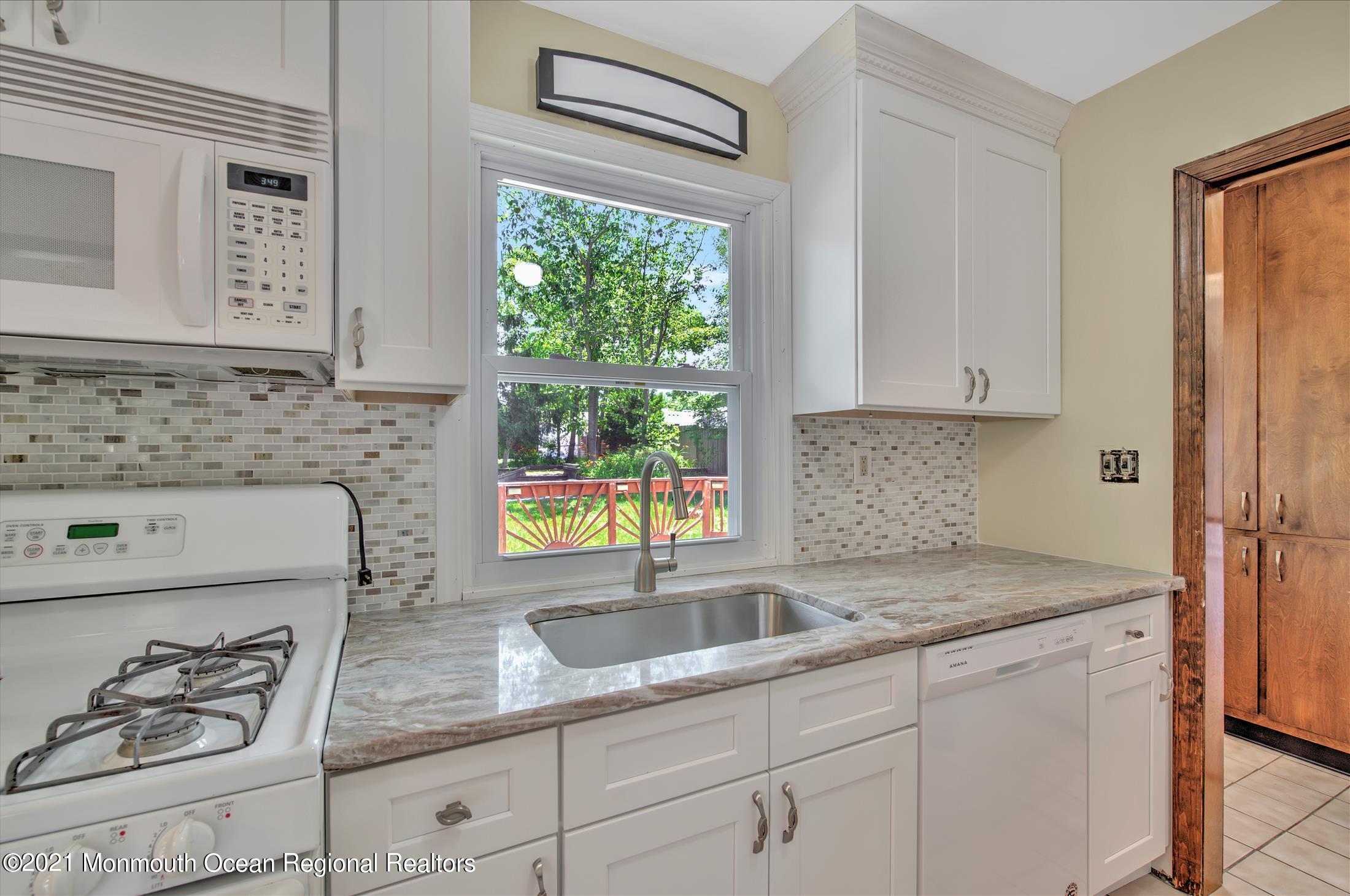 127 Stephan Road Brick, NJ 08724 - Photo 11 of 38 KITCHEN (2) (4)