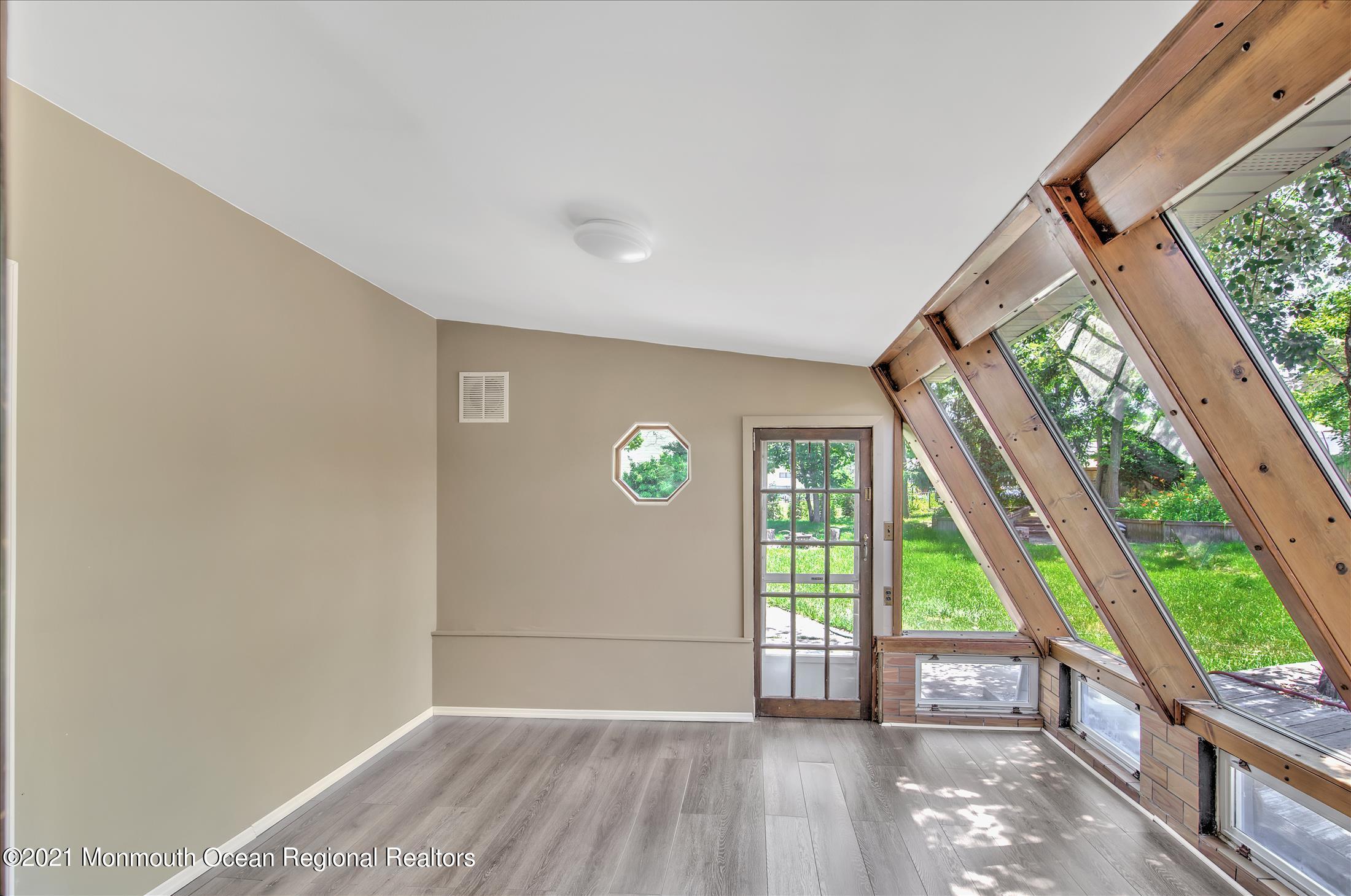 127 Stephan Road Brick, NJ 08724 - Photo 29 of 38 SUN ROOM (6)