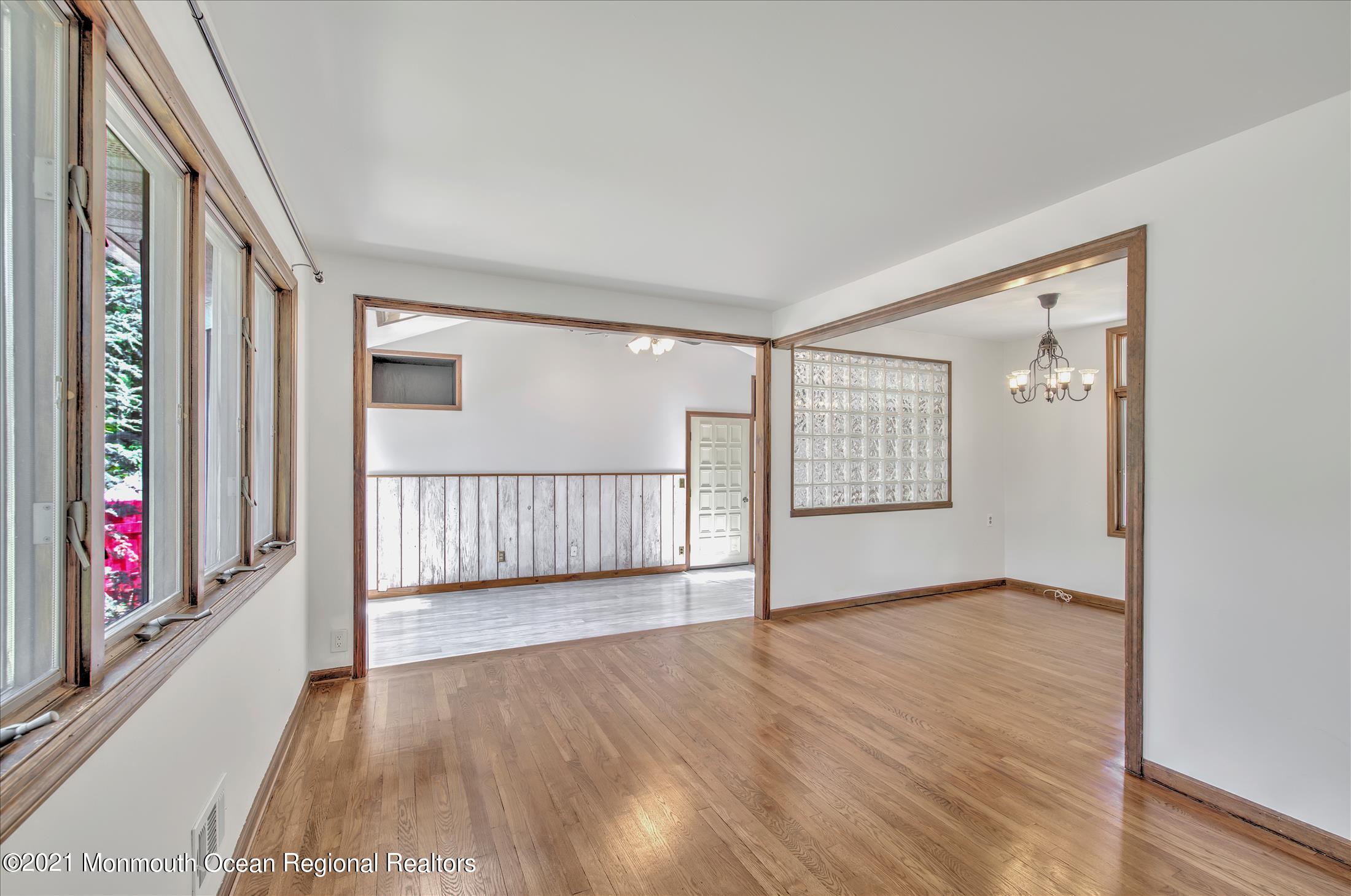 127 Stephan Road Brick, NJ 08724 - Photo 5 of 38 LIVING ROOM (4) (1)