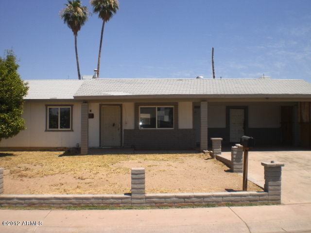 8620 West Piccadilly Road Phoenix, AZ 85037 - Photo 1 of 24 021-618209 front center