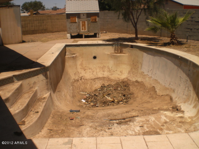 8620 West Piccadilly Road Phoenix, AZ 85037 - Photo 18 of 24 021-618209 pool