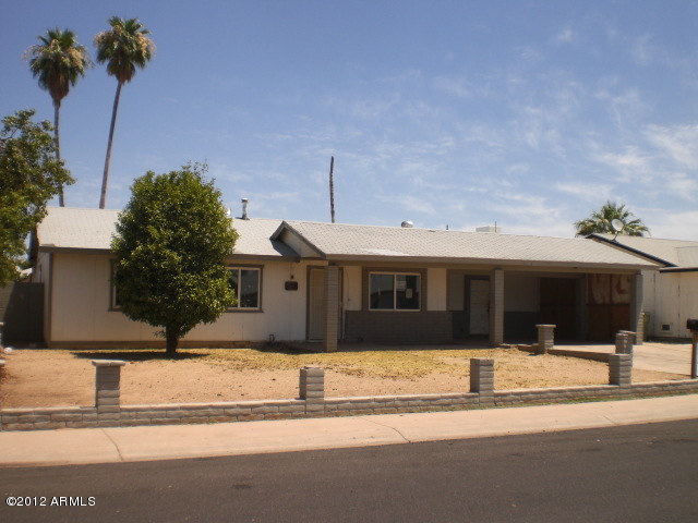 8620 West Piccadilly Road Phoenix, AZ 85037 - Photo 2 of 24 021-618209 front left