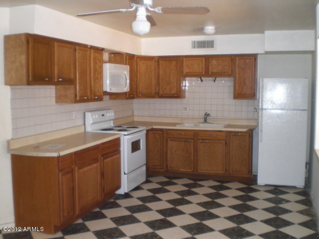 8620 West Piccadilly Road Phoenix, AZ 85037 - Photo 5 of 24 021-618209 kitchen