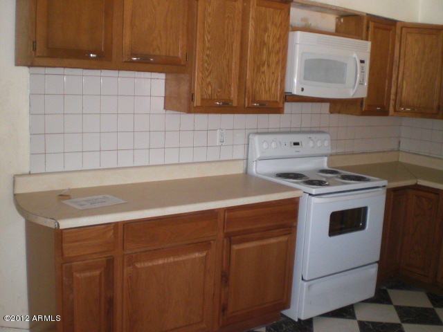 8620 West Piccadilly Road Phoenix, AZ 85037 - Photo 6 of 24 021-618209 kitchen pic 2