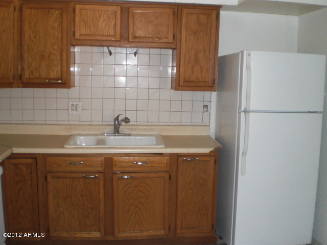 8620 West Piccadilly Road Phoenix, AZ 85037 - Photo 7 of 24 021-618209 kitchen pic 3