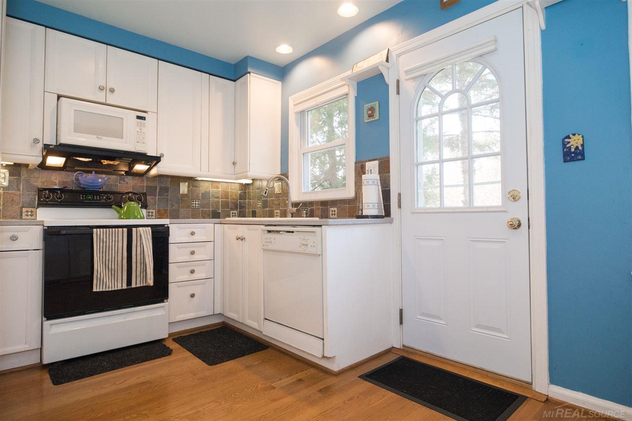 1337 Harvard Road Grosse Pointe, MI 48230 - Photo 9 of 36 31335964-8.JPG