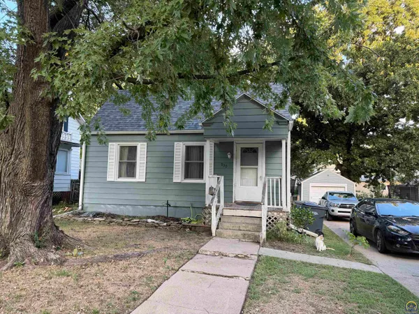 $129,900 | 930 Chestnut Street, Emporia, KS 66801