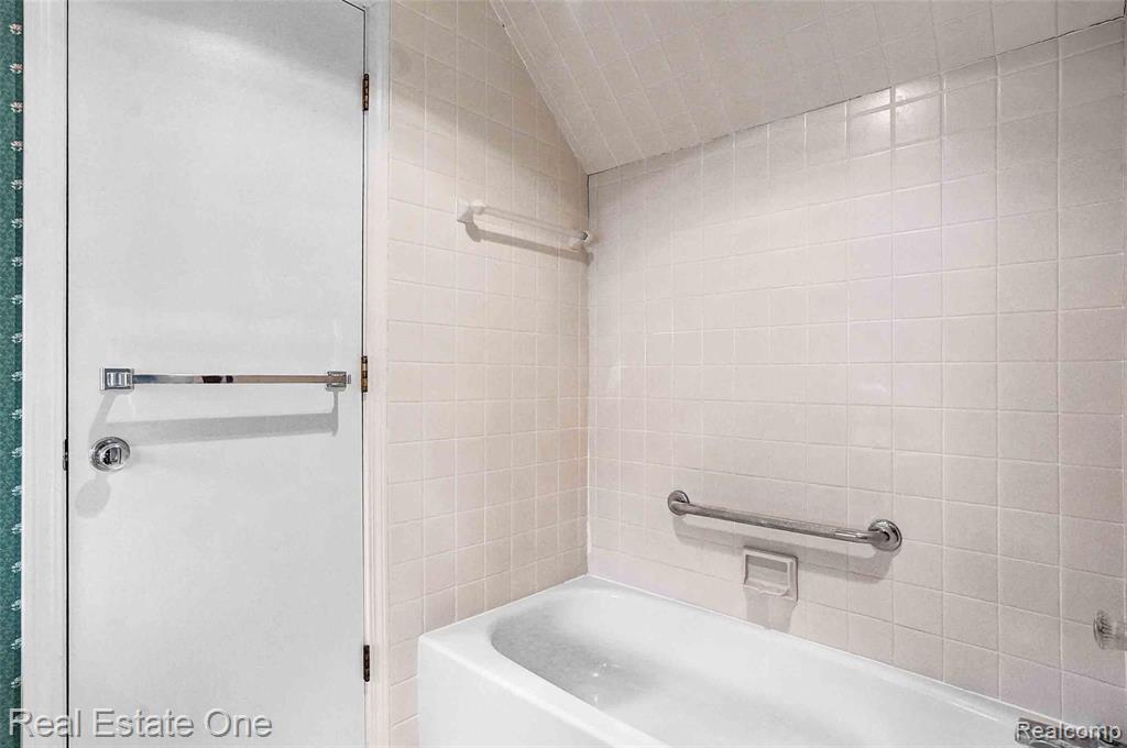 1008 1st Street Rochester, MI 48307 - Photo 19 of 28