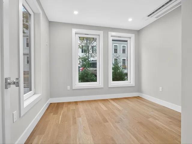 $7,500 | 551 East 7th Street, Unit 1, Boston, MA 02127