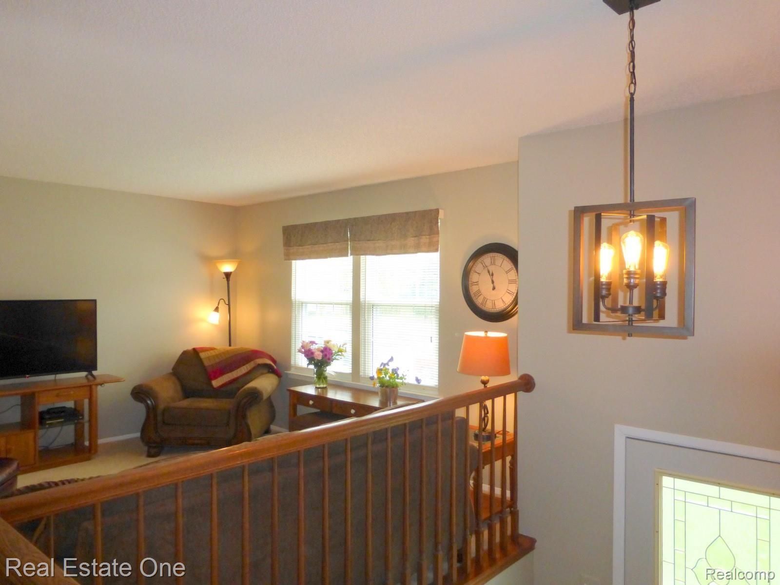 645 Hidden Ridge Drive Troy, MI 48083 - Photo 13 of 43 view into the Living Room