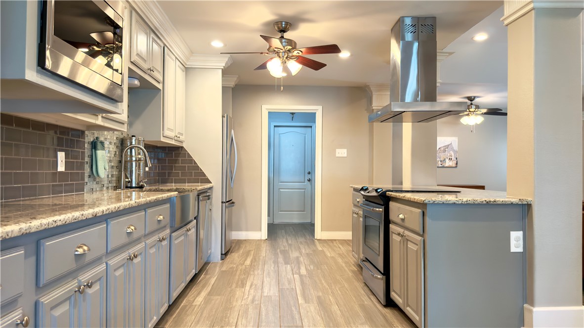638 Moray Place Corpus Christi, TX 78411 - Photo 14 of 34
