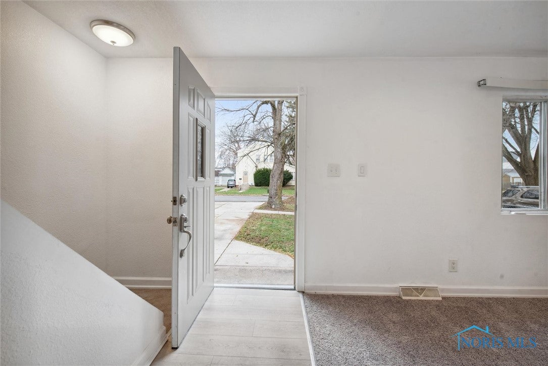 934 Cuthbert Road Toledo, OH 43607 - Photo 4 of 39 Gallery Image 4