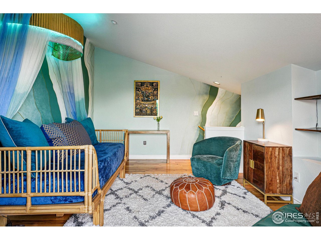 2700 Valmont Road, Unit 5 Boulder, CO 80304 - Photo 25 of 35 a living room with furniture rug and a window