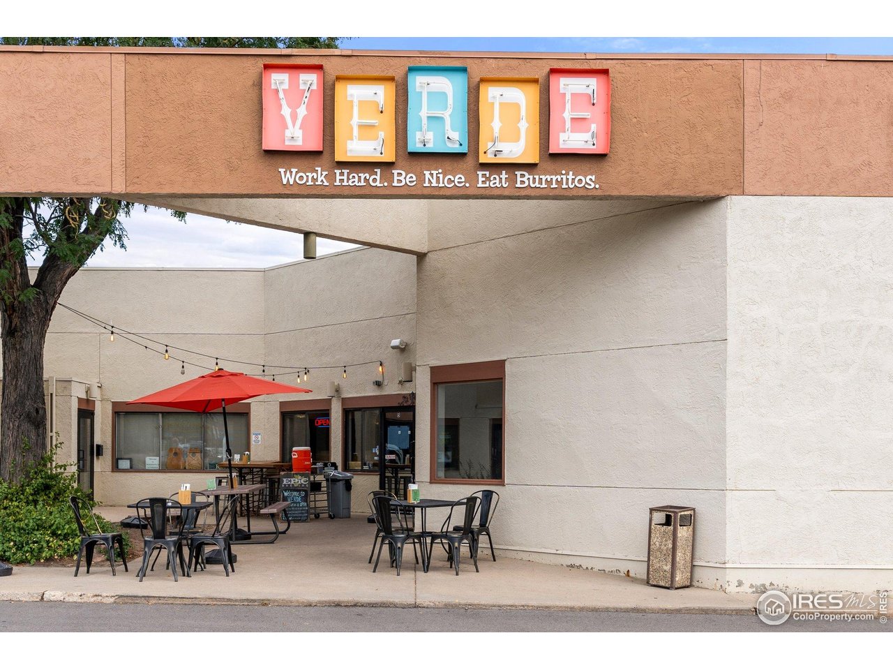 2700 Valmont Road, Unit 5 Boulder, CO 80304 - Photo 34 of 35 a black and white photo of a living room