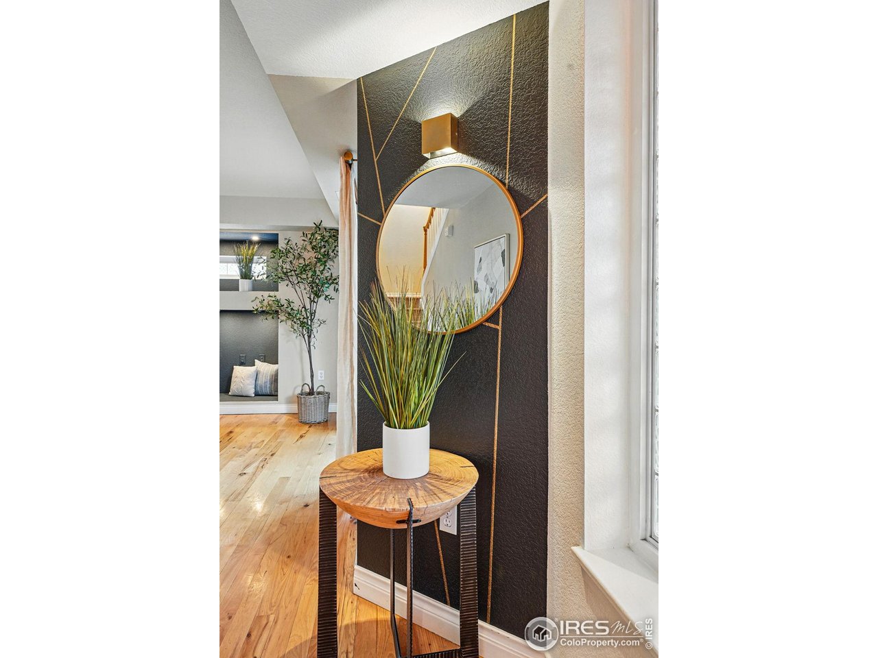 2700 Valmont Road, Unit 5 Boulder, CO 80304 - Photo 9 of 35 a living room with a table and chairs