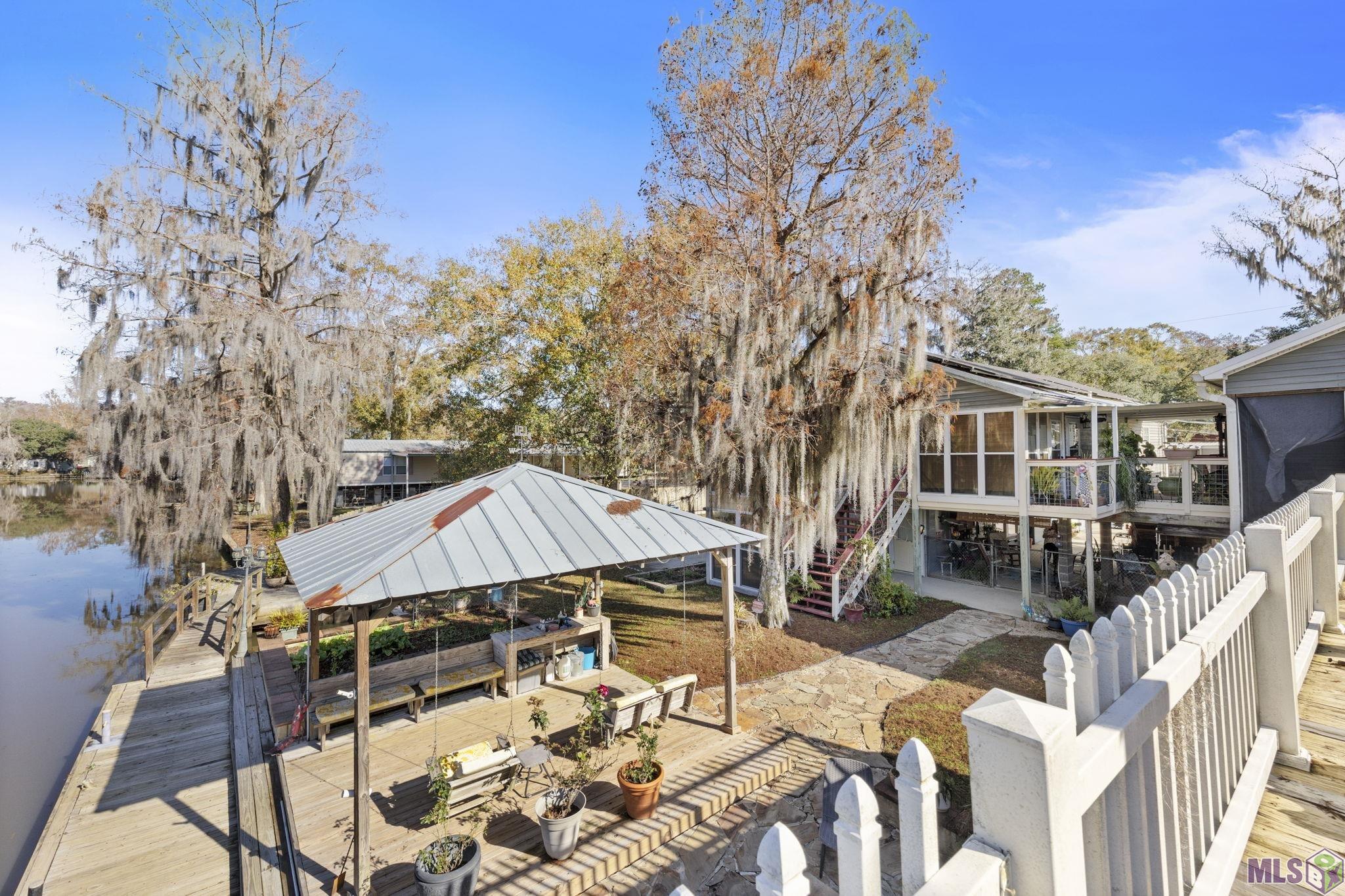 14689 Paradise Road Maurepas, LA 70449 - Photo 4 of 31