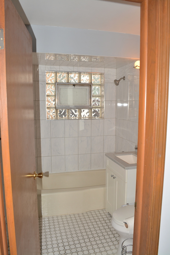 5929 West 64th Street Chicago, IL 60638 - Photo 3 of 18