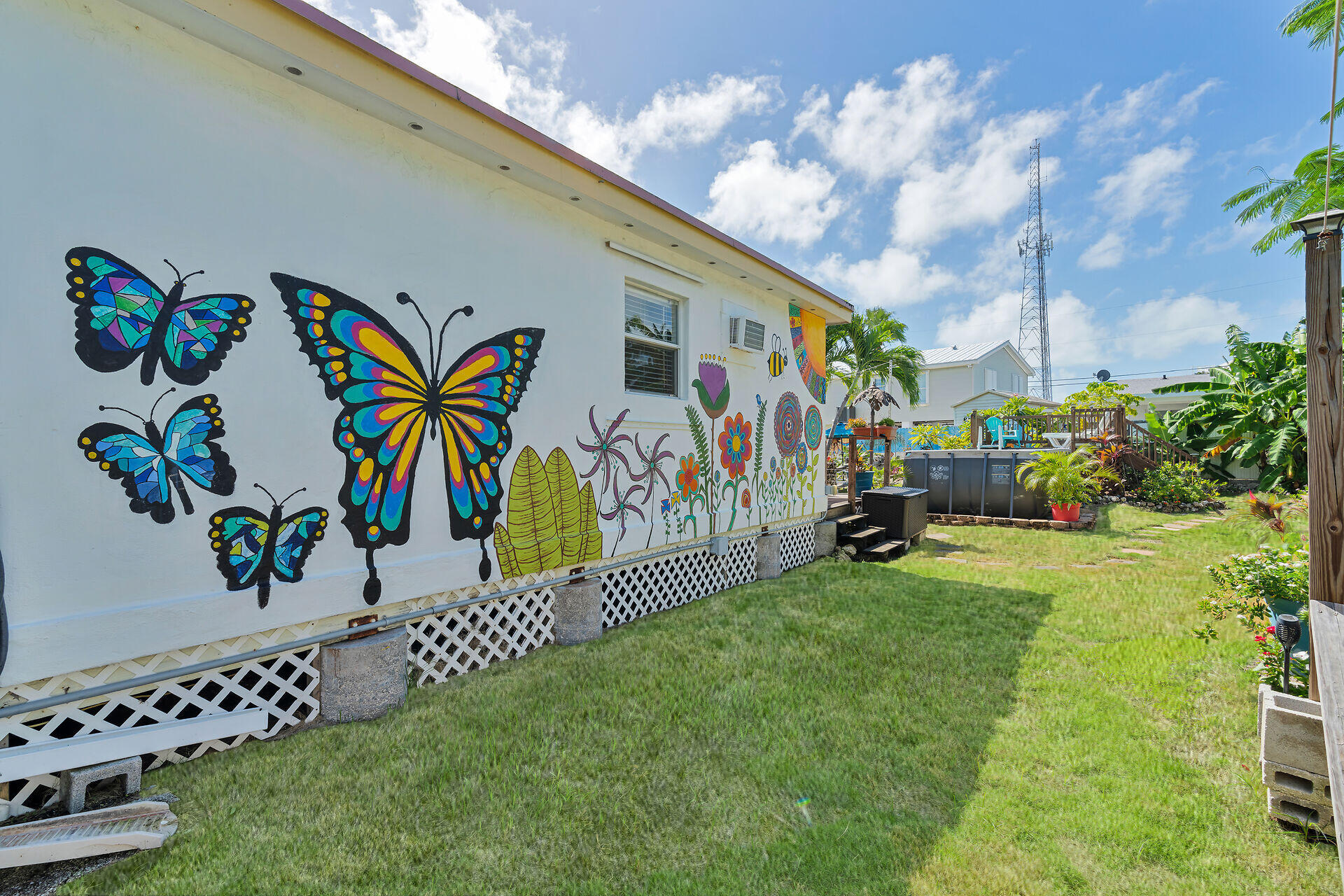 357 23rd Street Marathon, FL 33050 - Photo 13 of 48 a view of outdoor space with garden and entertaining space
