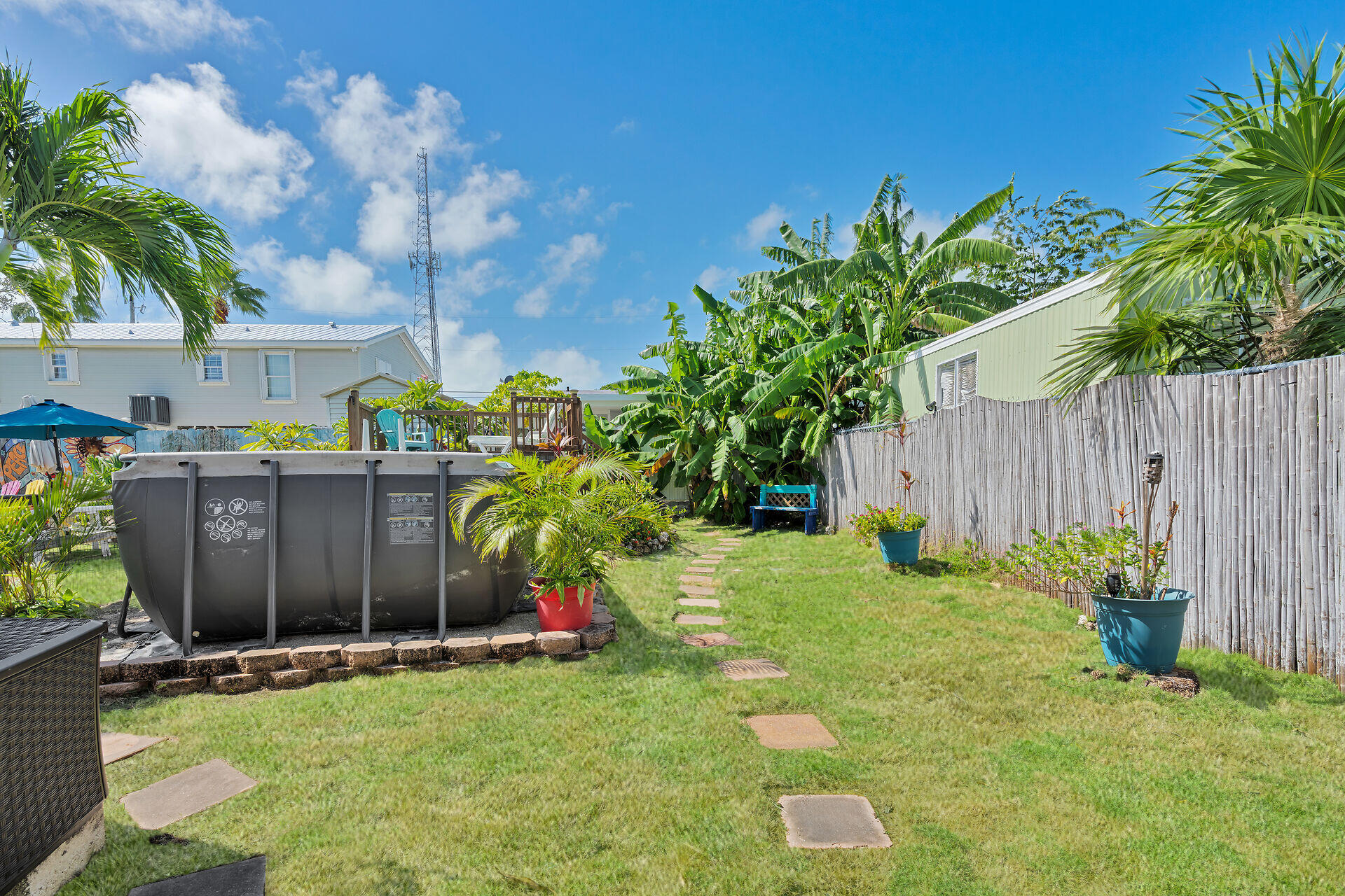357 23rd Street Marathon, FL 33050 - Photo 15 of 48 a backyard of a house with lots of green space