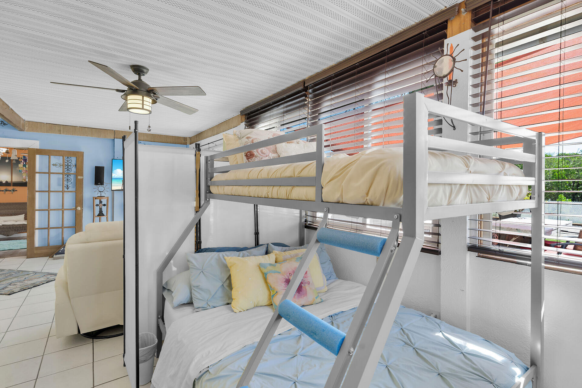 357 23rd Street Marathon, FL 33050 - Photo 29 of 48 a view of a livingroom with furniture