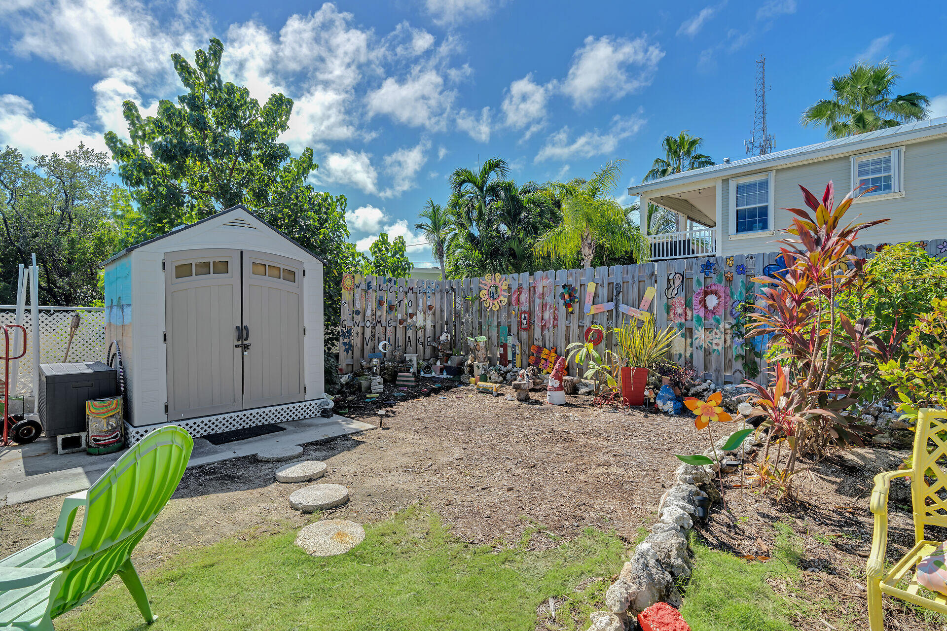 357 23rd Street Marathon, FL 33050 - Photo 38 of 48 a front view of a house with a yard