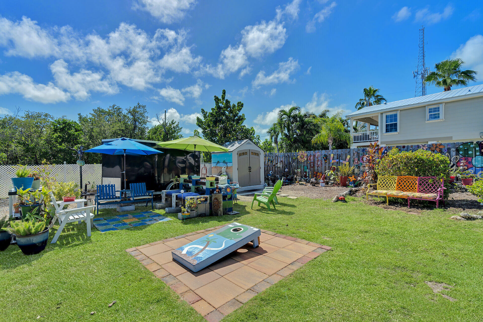 357 23rd Street Marathon, FL 33050 - Photo 39 of 48 a garden view with a seating space and garden
