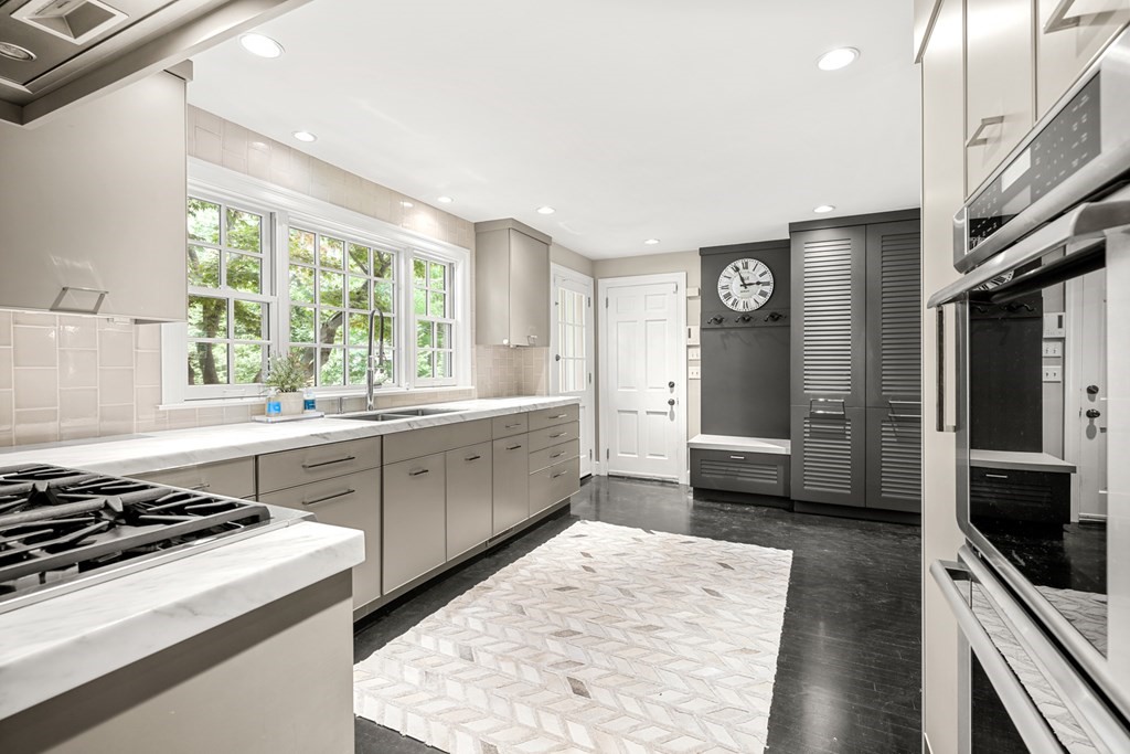 44 Hubbard Road Weston, MA 02493 - Photo 12 of 42
