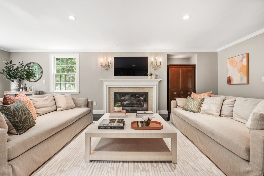 44 Hubbard Road Weston, MA 02493 - Photo 7 of 42