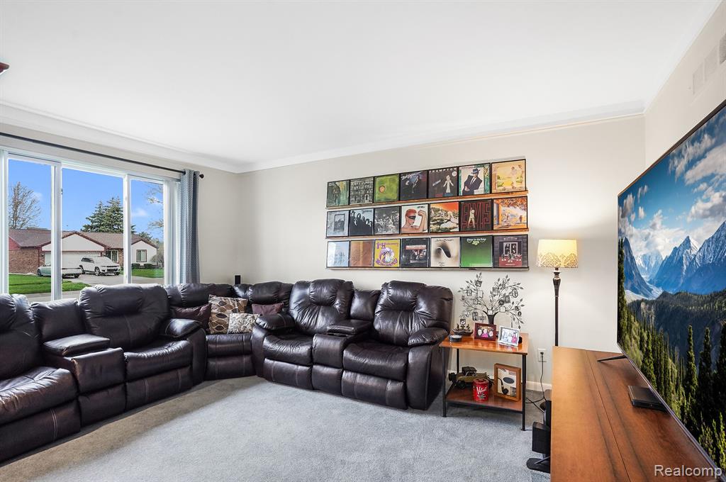 47344 Royal Road Macomb, MI 48044 - Photo 5 of 31