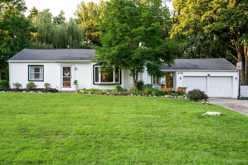 470 Maplehill Road Rochester Hills, MI 48306 - Photo 2 of 54
