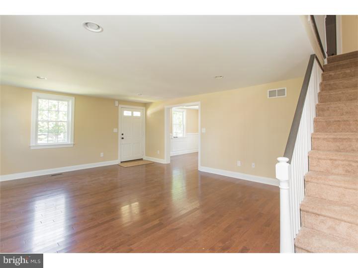 2620 Wendy Road Havertown, PA 19083 - Photo 4 of 25 Living Room