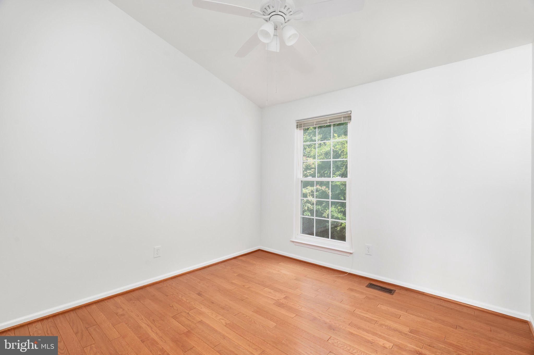 8550 Yoder Street Manassas, VA 20110 - Photo 25 of 39 3rd Bedroom