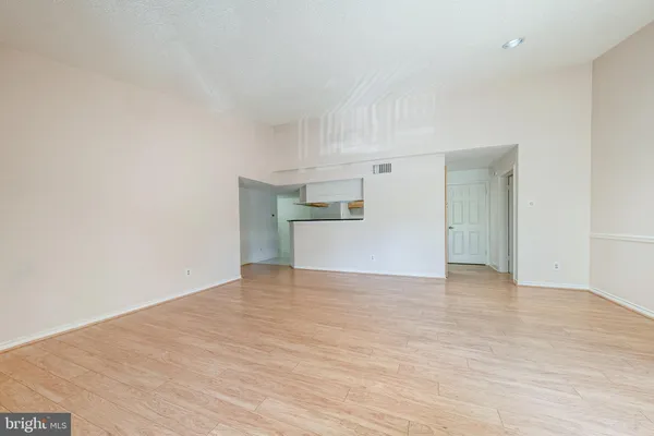 $2,600 | 1539 Lincoln Way, Unit 302B, McLean, VA 22102