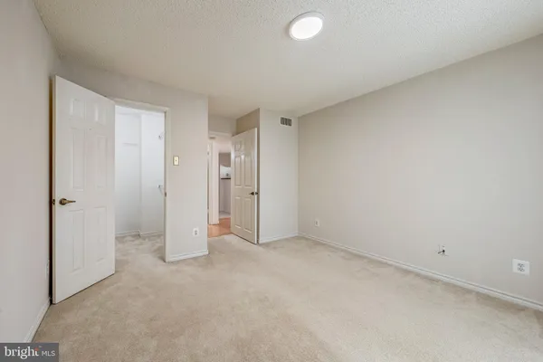 $2,600 | 1539 Lincoln Way, Unit 302B, McLean, VA 22102