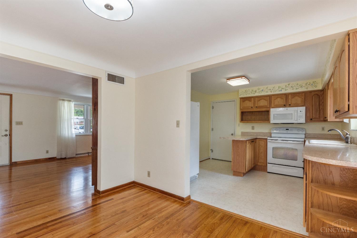 4621 Aston Road Cincinnati, OH 45244 - Photo 16 of 40 Gallery Image 16