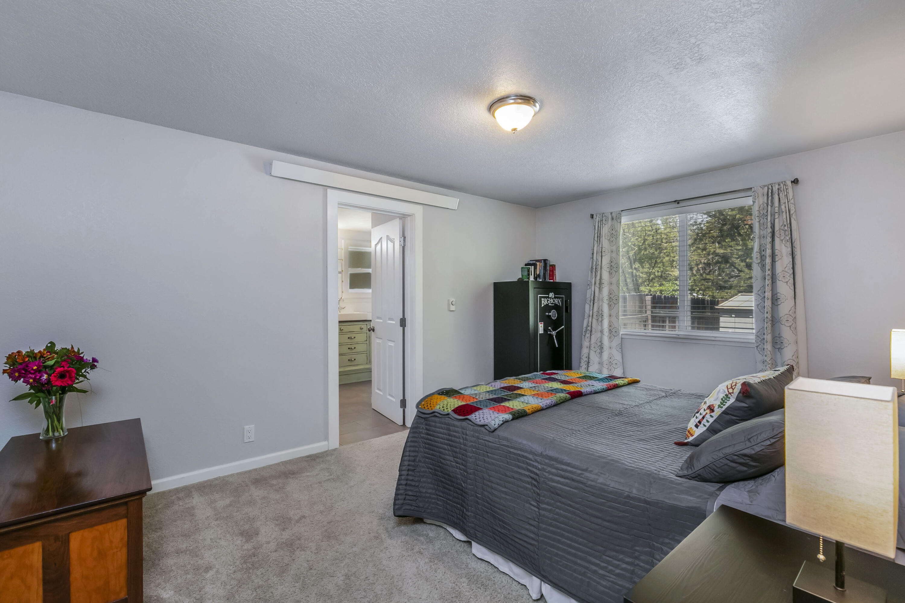 59712 Navajo Road Bend, OR 97702 - Photo 11 of 43 59712 Navajo_038