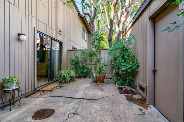 a view of a house with porch and garden
