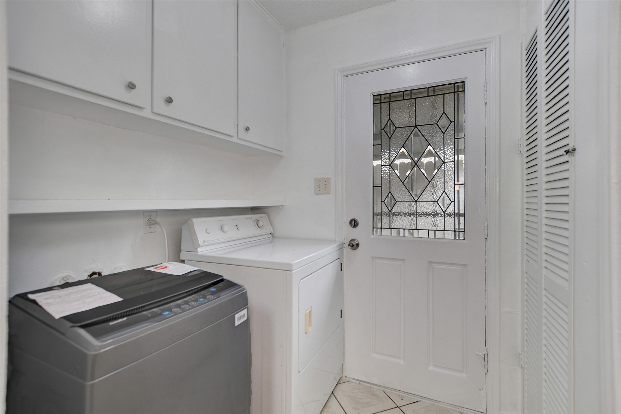 9436 Neuens Road, Unit 9436 Houston, TX 77080 - Photo 13 of 17 laundry room equipped with washer and dryer