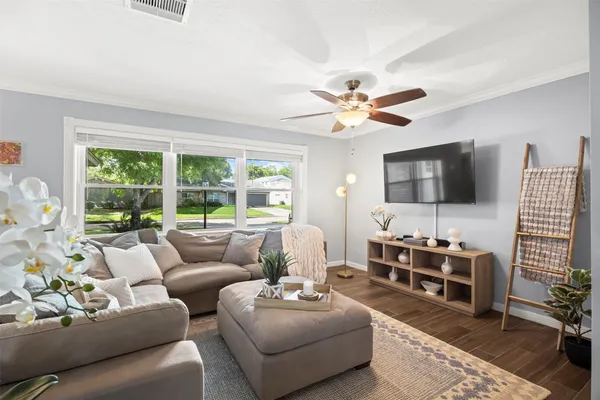 $380,000 | 5334 Saxon Drive, Houston, TX 77092