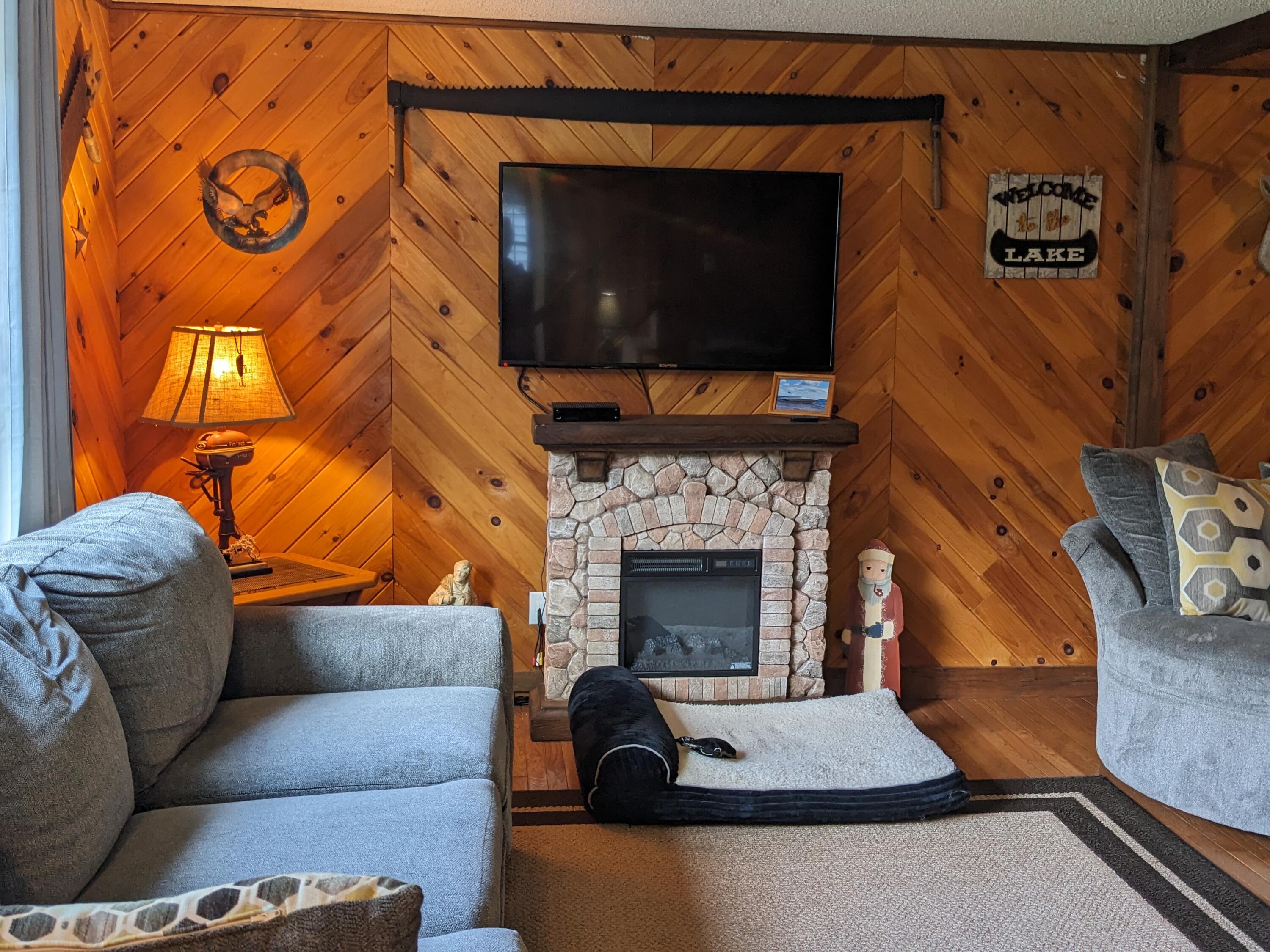 1271 Roosevelt Trail Raymond, ME 04071 - Photo 15 of 39 Living Room 1---PXL_20230826_135154264