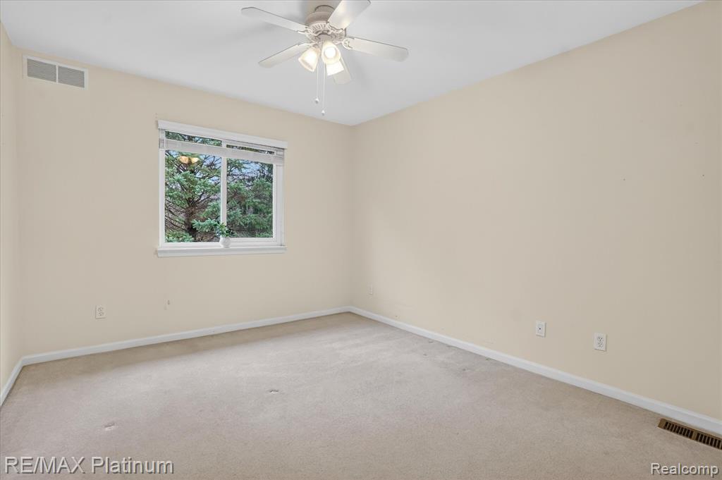 3341 Dewdrop Lane Howell, MI 48843 - Photo 31 of 46