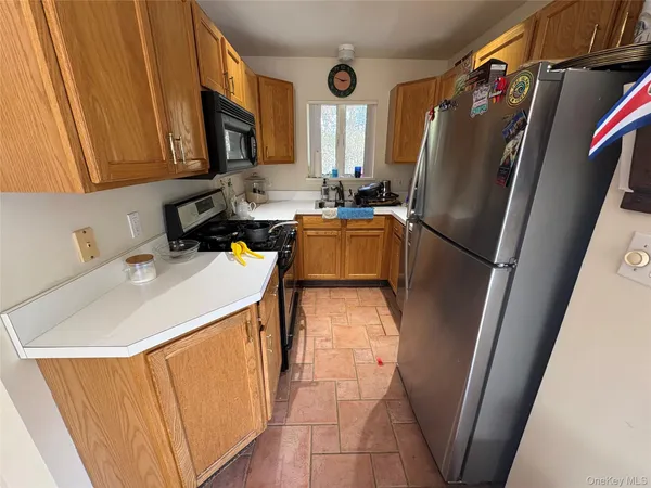 $799,000 | 3 Vine Street, Hampton Bays, NY 11946
