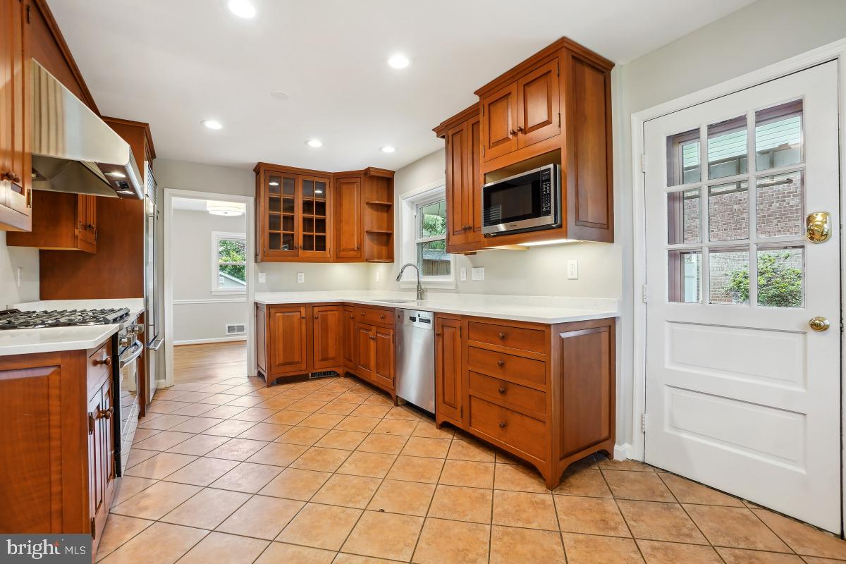 1389 Kimblewick Road Potomac, MD 20854 - Photo 17 of 47 Kitchen