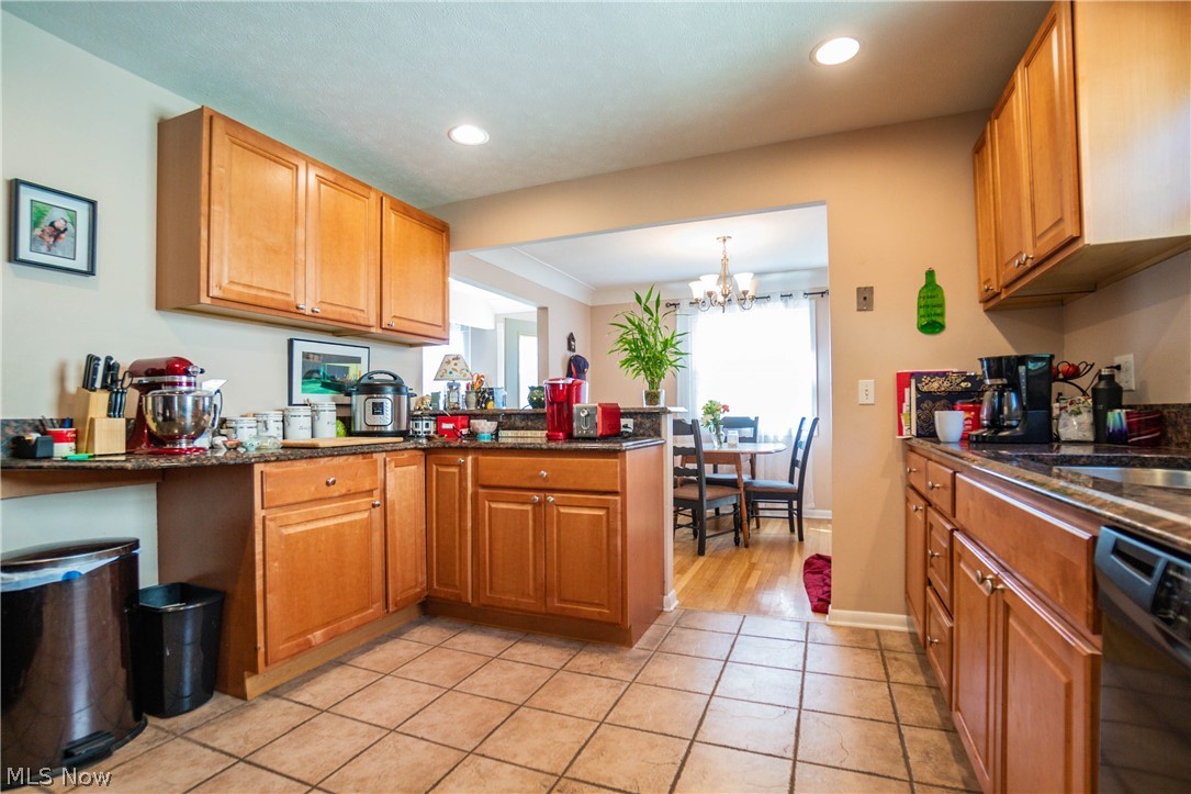 23938 Knickerbocker Road Bay Village, OH 44140 - Photo 4 of 31 Gallery Image 4