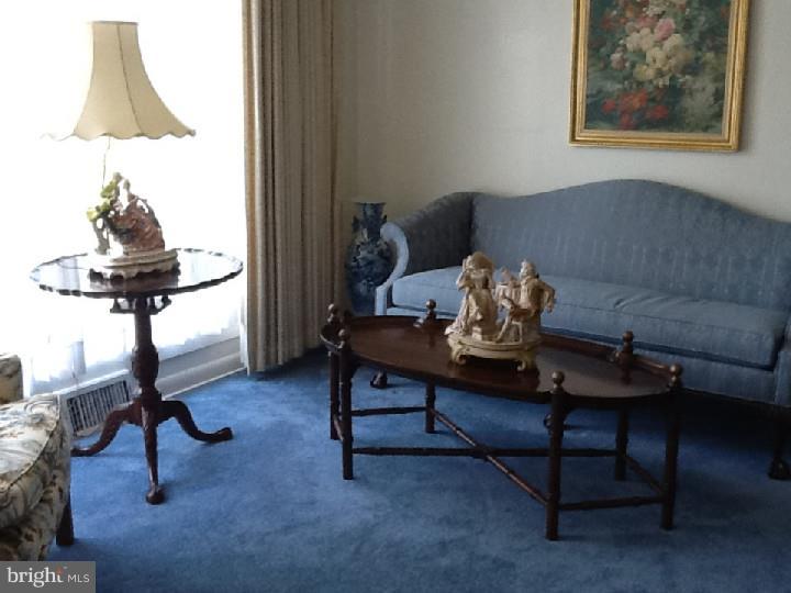 979 Coronet Road Warminster, PA 18974 - Photo 4 of 14 Living Room