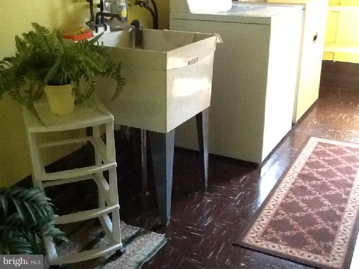 979 Coronet Road Warminster, PA 18974 - Photo 8 of 14 Laundry Room