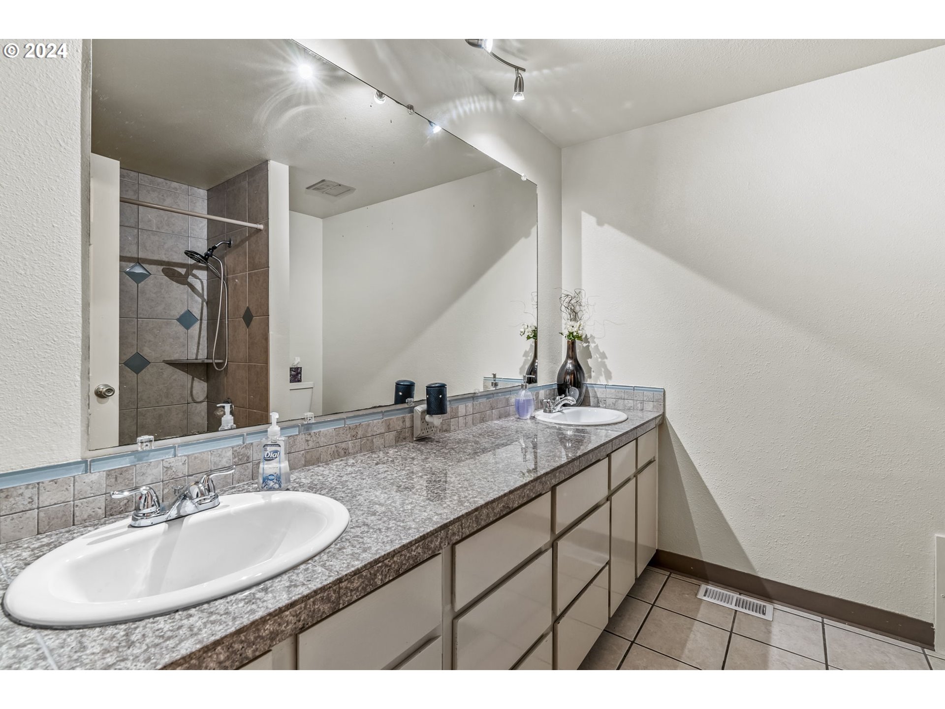 460 Ross Road Kelso, WA 98626 - Photo 21 of 39 Gallery Image 21