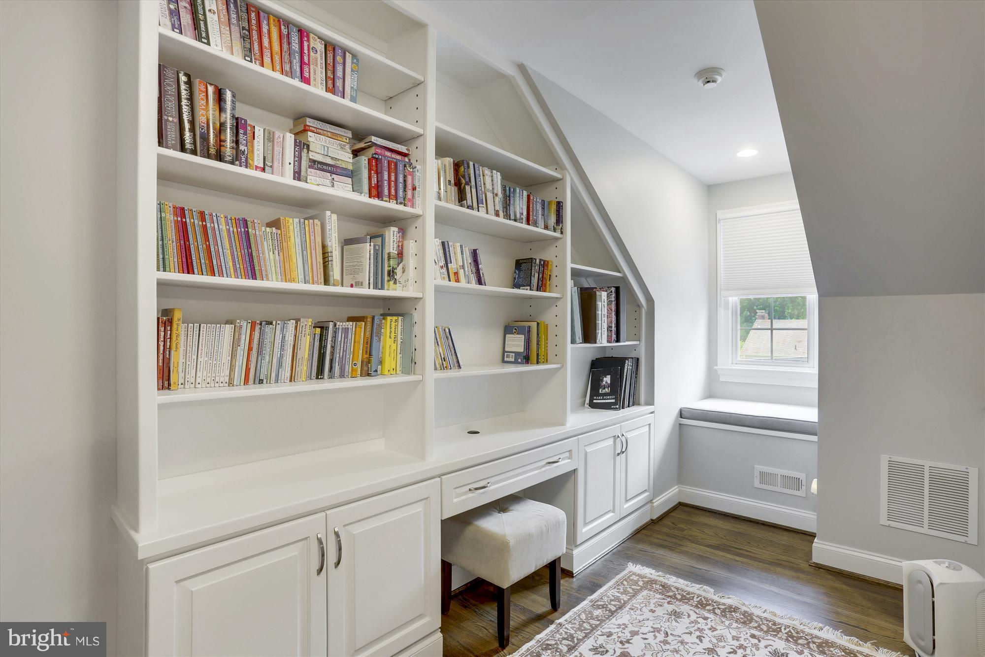 5611 Ogden Road Bethesda, MD 20816 - Photo 21 of 27 Third Floor Reading Nook
