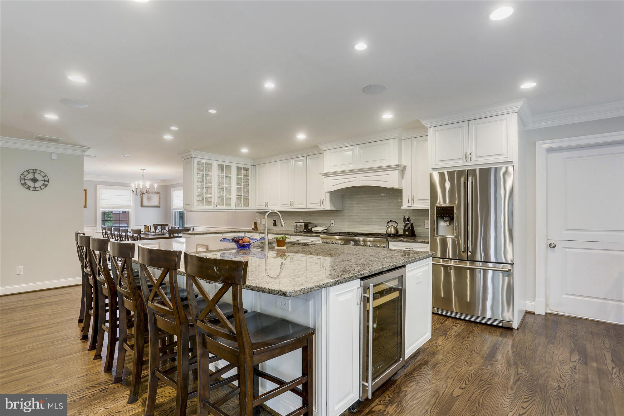 5611 Ogden Road Bethesda, MD 20816 - Photo 5 of 27 Kitchen with Gas Cooking