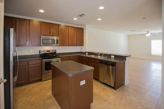 $2,100 | 15810 Fishhawk View Drive, Lithia, FL 33547